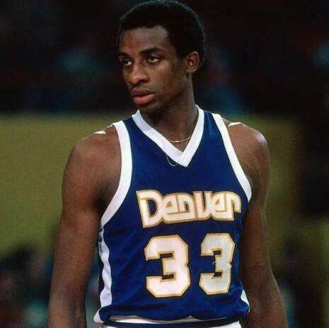 半场战报：梅州0-2英博，杨铭锐破门，毕津浩建功（半场：英博2-0领先梅州，杨铭锐先拔头筹，毕津浩扩大优势）