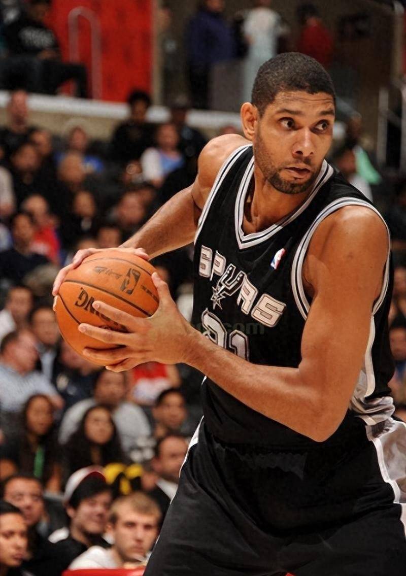 高效两双！科林斯10中7拿到17分12板1助2断2帽 正负值+26最高（科林斯神勇两双：10投7中砍下17分12篮板外加1助攻2抢断2盖帽，正负值+26全场最高）