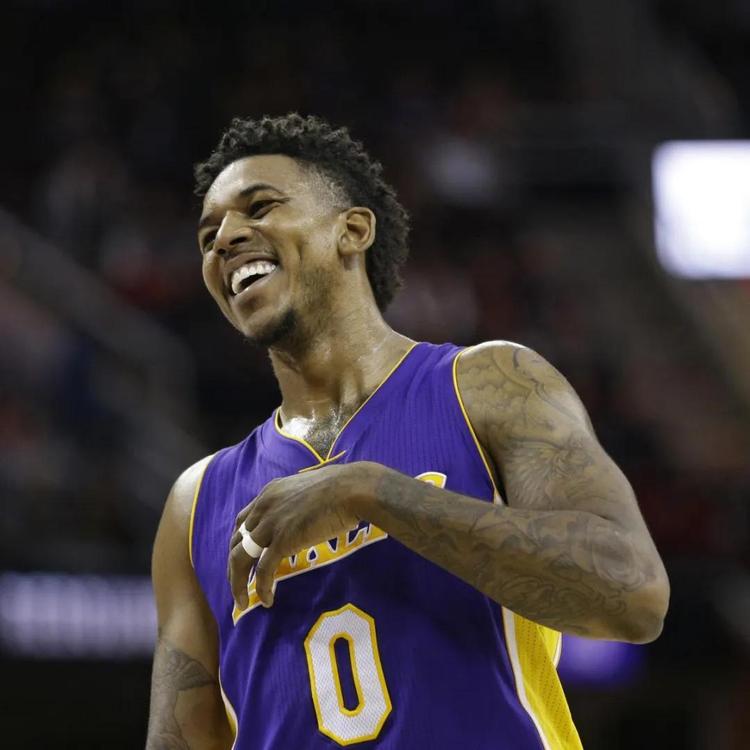 活塞主帅：很惊讶康宁汉姆没获得更多罚球，裁判对他区别对待（活塞主帅质疑判罚：惊讶康宁汉姆罚球偏少，疑遭裁判区别对待）