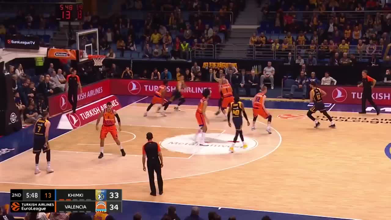 深圳新鹏城主帅陈涛观战曼城比赛，明日与城市集团同事会面（深圳新鹏城主帅陈涛现身曼城赛场，明日将与城市集团同事会晤）