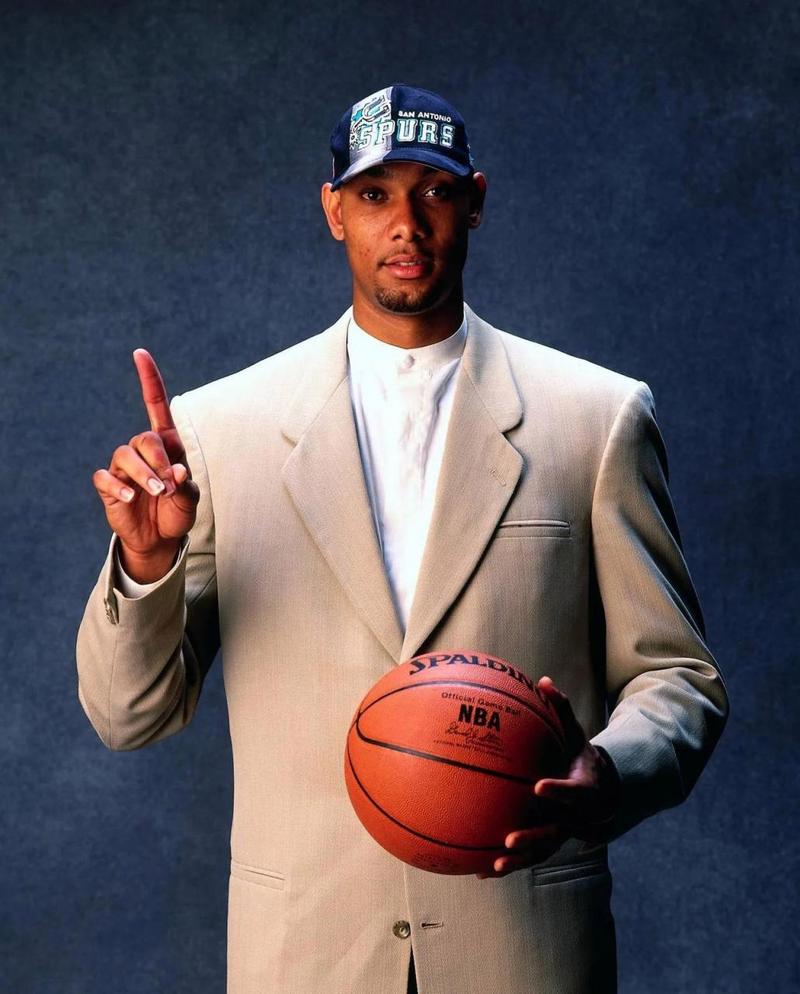 基昂特·乔治连续3场30+，末节独砍13分难救主（基昂特·乔治三战连破30+，末节独取13分仍难改败局）