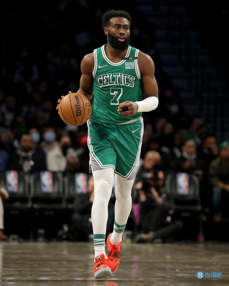 皇马球星没责任？一输球就怪阿隆索，皇马这贵族病是不是该治治？（输球就怪阿隆索？皇马球员别再逃责，“贵族病”该治了）