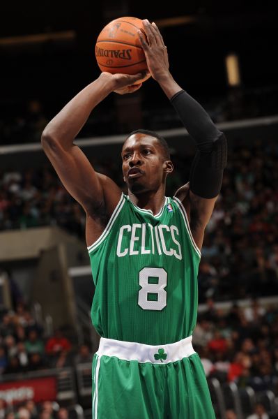 老鹰伤病报告：波神&特雷·杨缺阵，亚历山大-沃克出战成疑（老鹰队伤病更新：波尔津吉斯与特雷·杨缺席，亚历山大-沃克出战成疑）